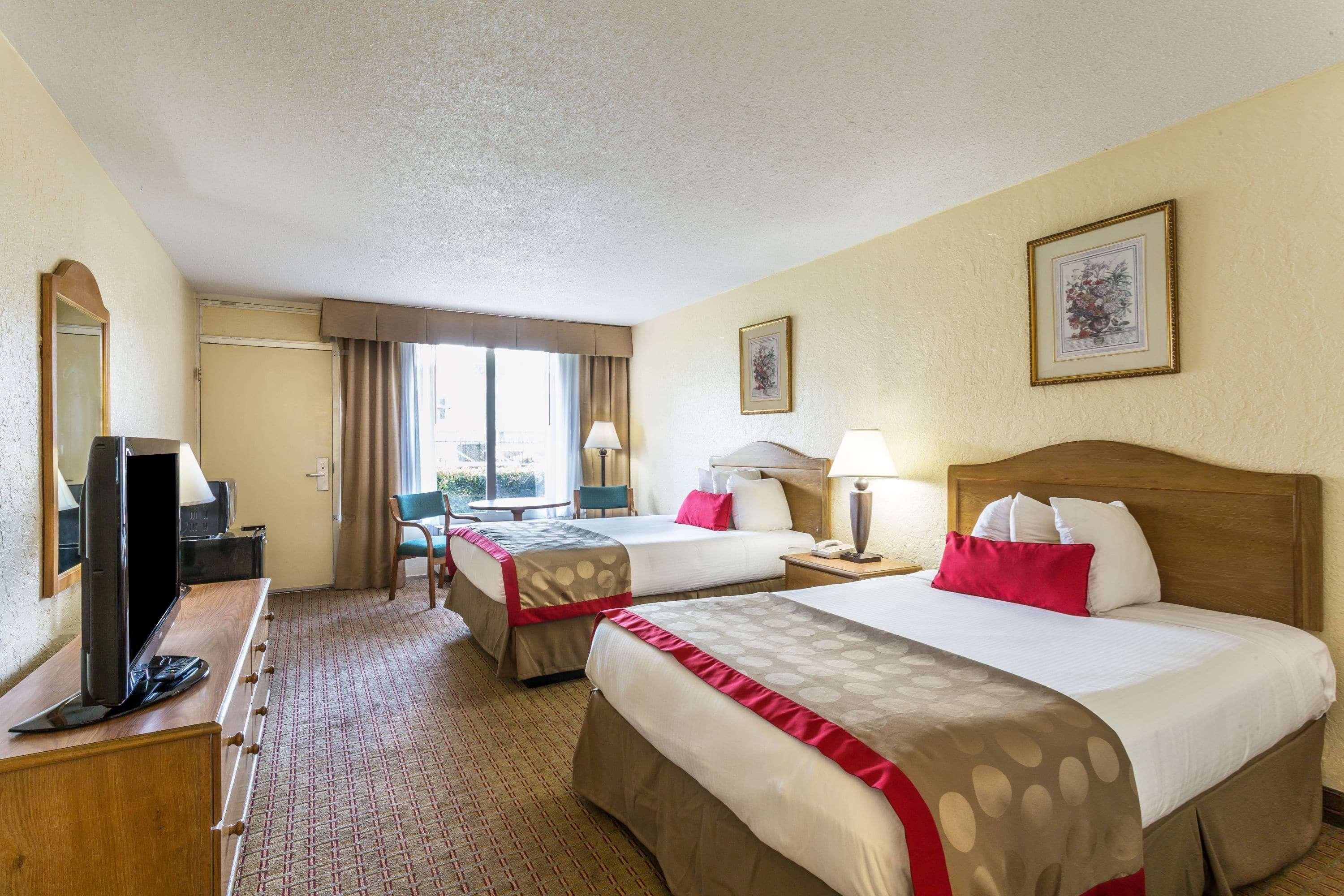 Ramada By Wyndham Houma Hotell Exteriör bild