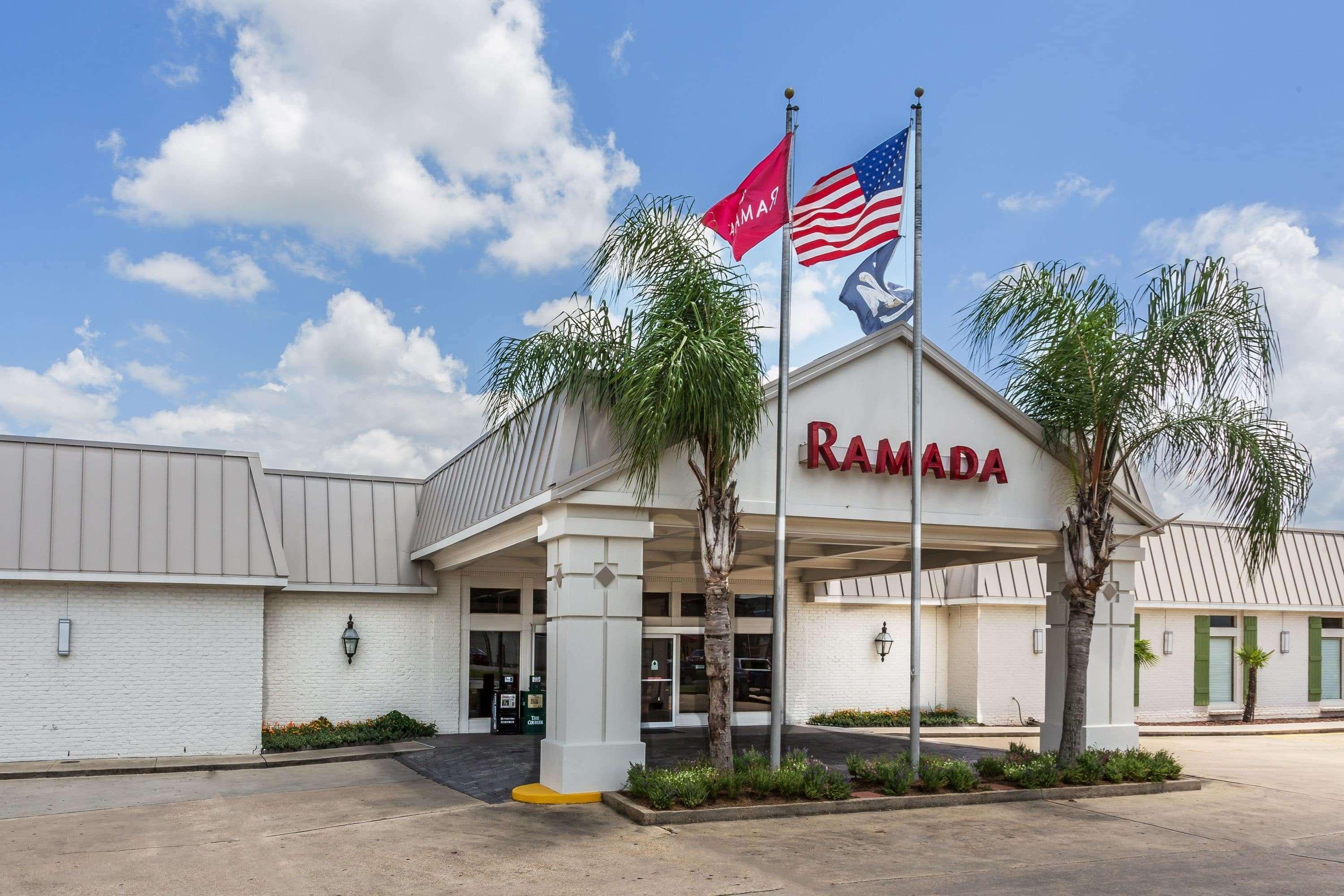 Ramada By Wyndham Houma Hotell Exteriör bild