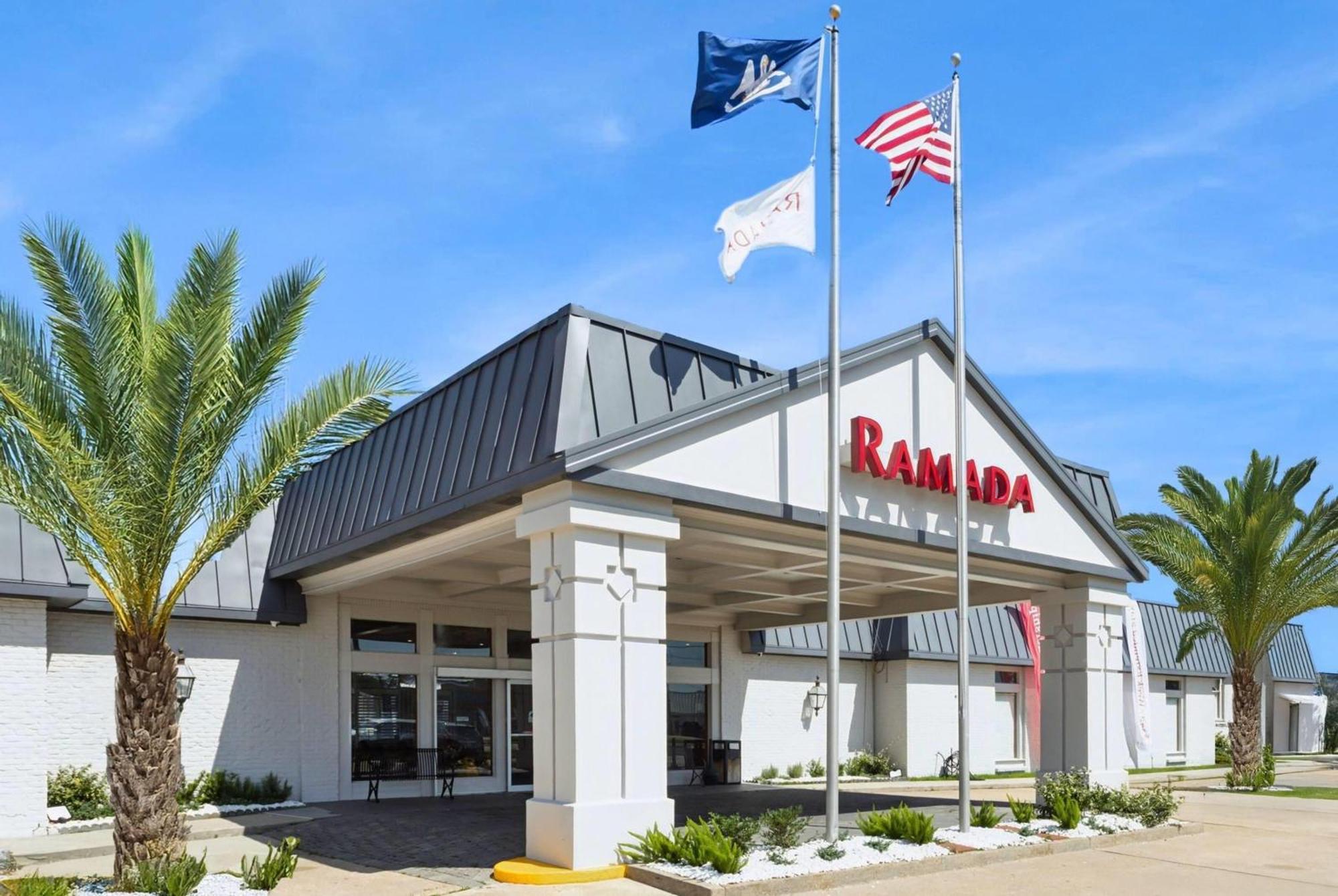 Ramada By Wyndham Houma Hotell Exteriör bild